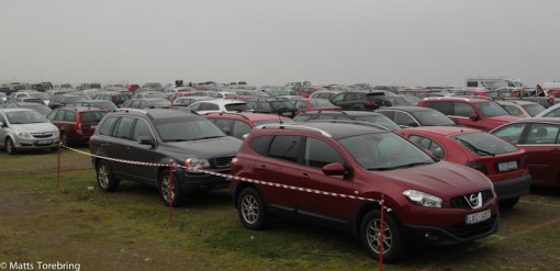 Jag försökte räkna, men får gissa,1000 bilar på parkeringen