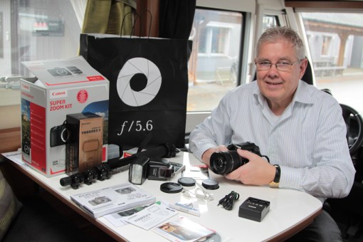 Bordet fullt av prylar