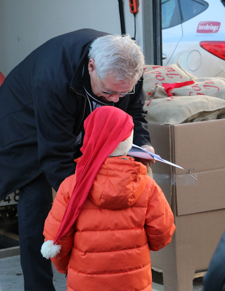 Jag har arbetat 24 timmar i Julpacken sa Linus, 5 år