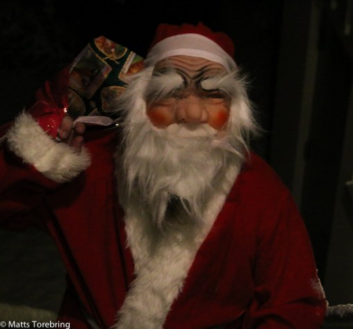 Hästarna gnäggade och hur släden steg självaste Tomtefar