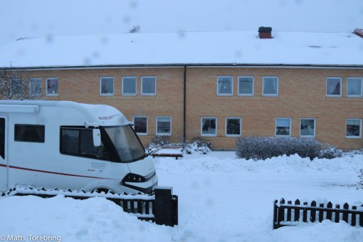 Äldreboendet i Björklinge rakt över gatan 