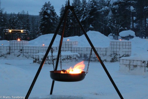 Eldarna tänds efter en fullmatad dag i Jokkmokk
