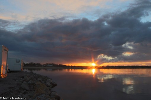 Solen lämnar oss på fredagskvällen i Kårehamn