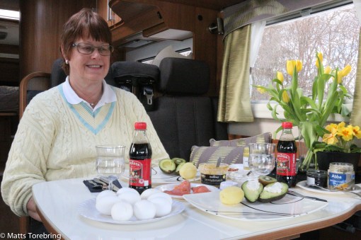 Birgitta bjuder på en god påskbuffé