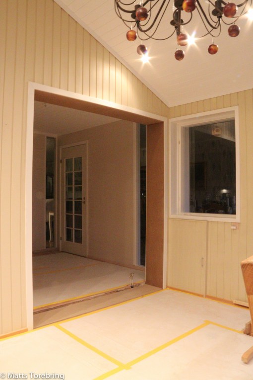 Vi har sågat upp den gamla ytterväggen