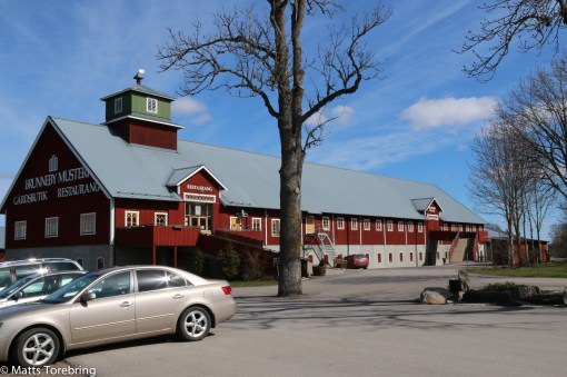 Brunneby Gård, Musteri & Restaurang ligger bara ett par km bort