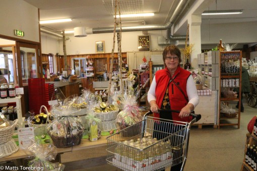 Vi handlade vagnen full i gårdsbutiken