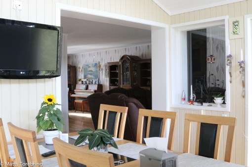 Öppet mellan vinterträdgård, kök och vardagsrum