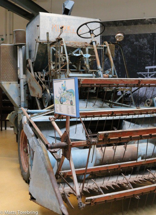 En skördetröska från 50- talet