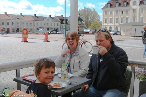 Fika vid Torget på Lennarts Café veranda