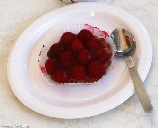 Hallonbakelse på nötbotten smakade gott när omplåstringen var klar