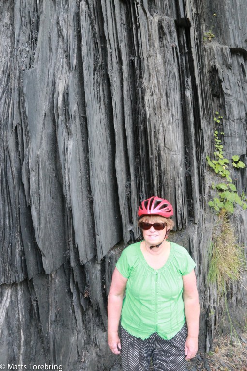 Bergen består ofta av tunna, tunna skivor