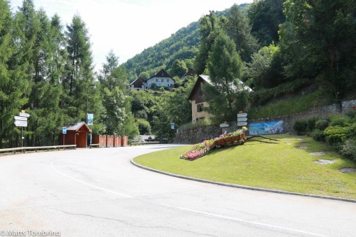 Vi kom upp till en liten by i bergen