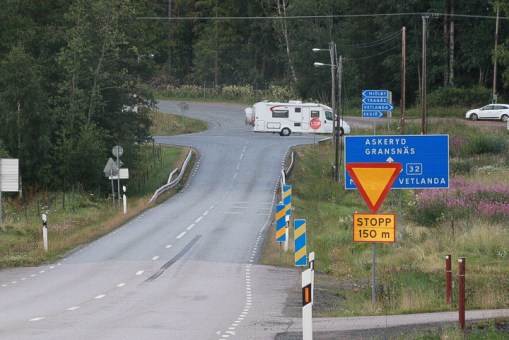 Olycksdrabbad vägkorsning i Bredestad