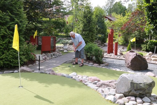 Vänhems Minigolfbara vid genomfaten i Österkorsberga