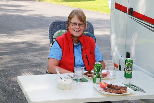 Vi grillade vid sjökanten