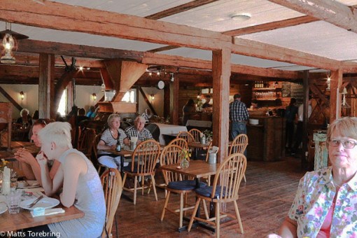 Fullsatt både inne och ute