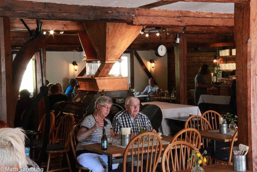 Innemiljön i den gamla kvarnen som nu är restaurang