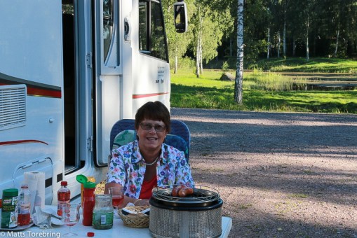 Fyra tjocka grillkorvar var