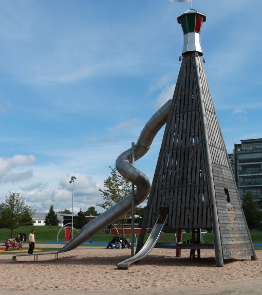 Denna är upplyst i tornet på kvällen