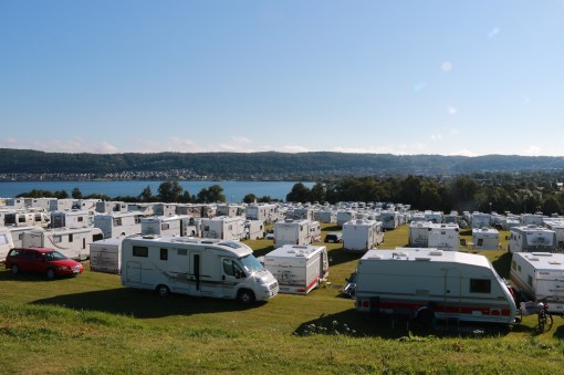 Vackert, men inte enkelt att parkera i snedbacken