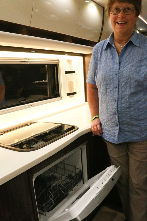 Birgitta blev imponerad av diskmaskinen