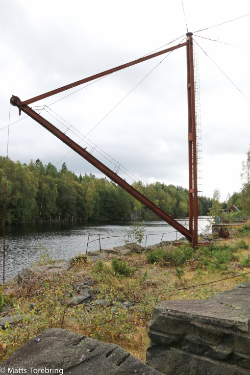 Gubbarna tävlade om att lyfta mest, därför ligger en del kranar på botten