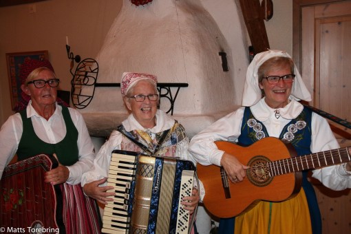 Mycket fnitter & skratt innan tjejerna kom igång