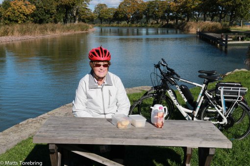 Det smakade gott med fika på hemvägen