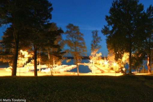 Men båtarna ligger kvar i hamnen