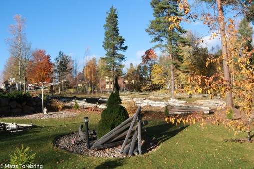 Vår tomt gränsar mot ställplatsen