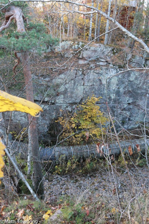 I början är det en djup ravin