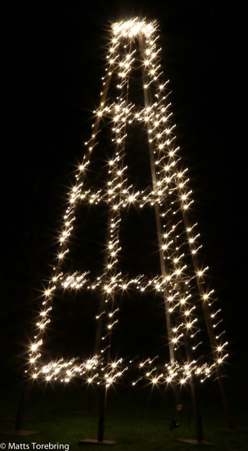 Där måste det vara, det står en julgran