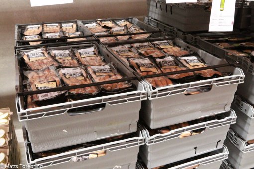 Pallvis med korvar väntar på att packas ned