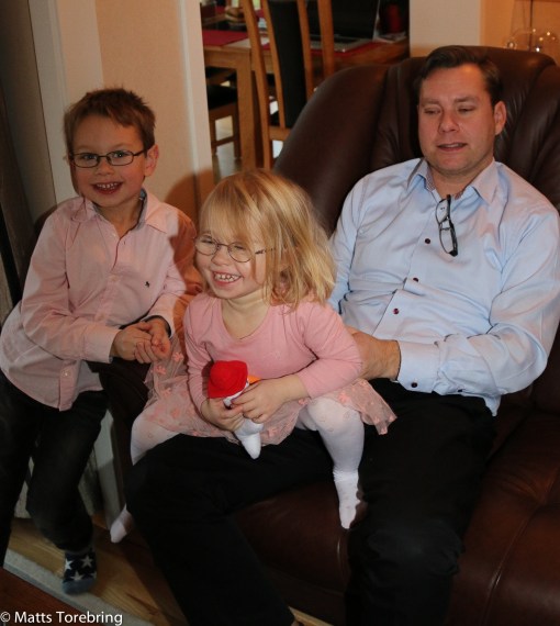 När tomten kom blev Nelly först vetskrämd, men det gick snart över