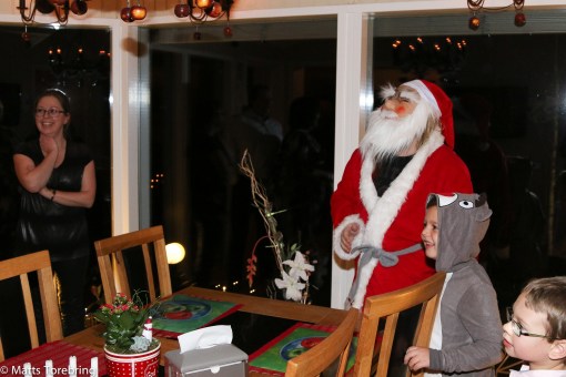 Tomten frågade mamma Carina om det fanns några snälla barn